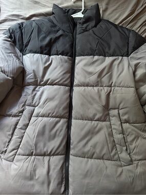 Two-Tone Puffer Jacket in Black and Gray